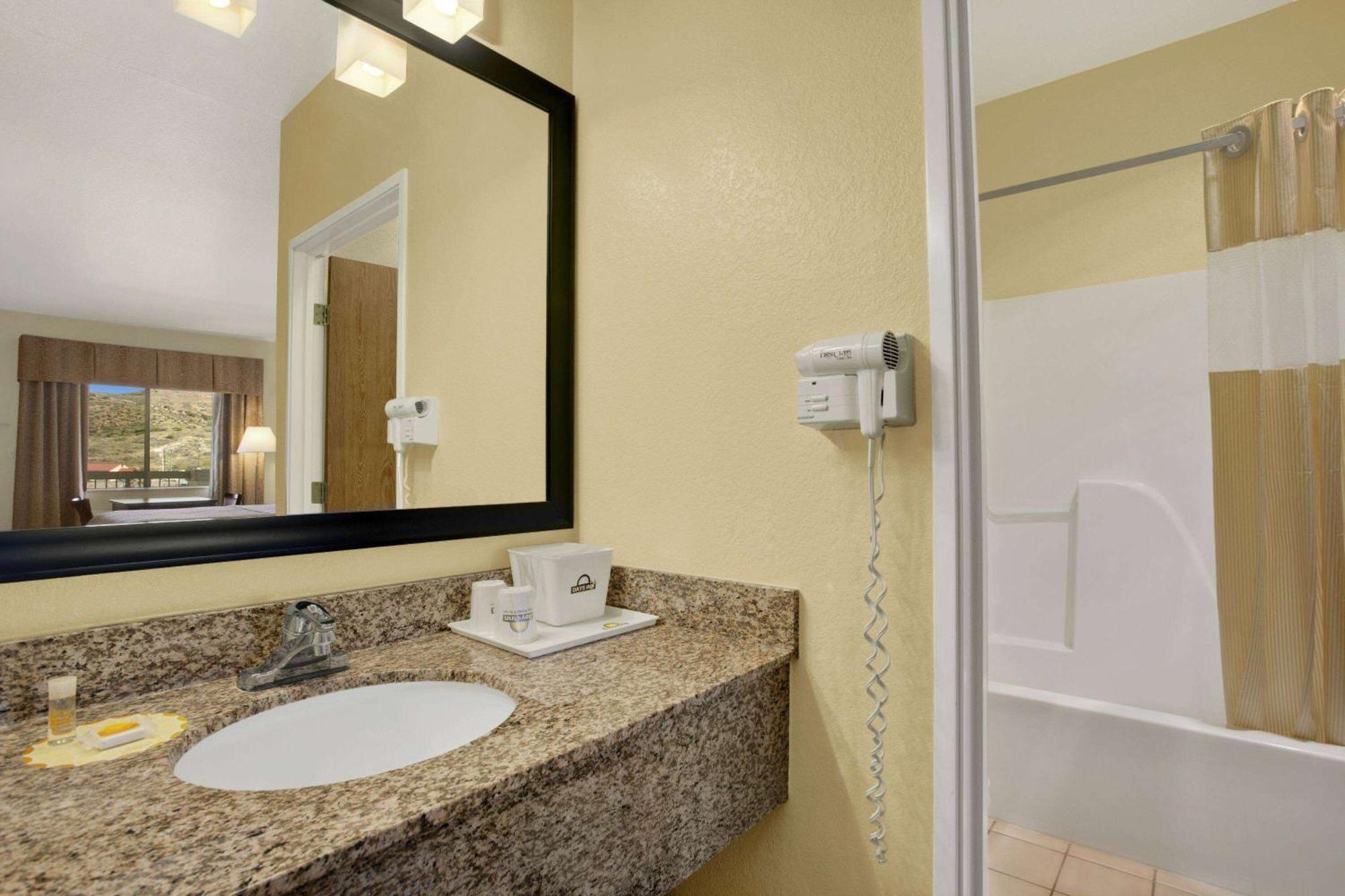 Days Inn By Wyndham Globe Εξωτερικό φωτογραφία